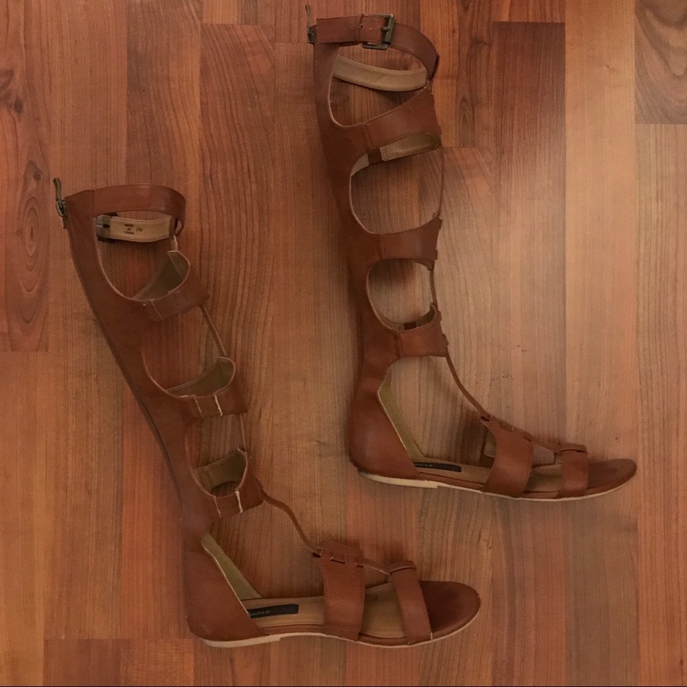 Tan/camel gladiator sandals sz 7